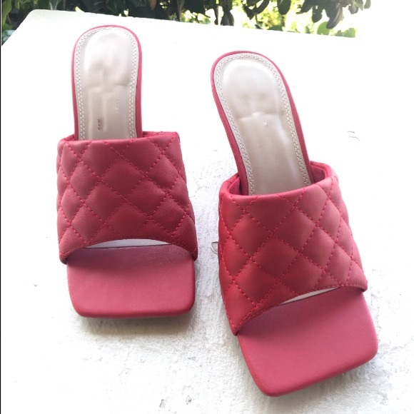 New red padded square toe - Picture 2 of 8